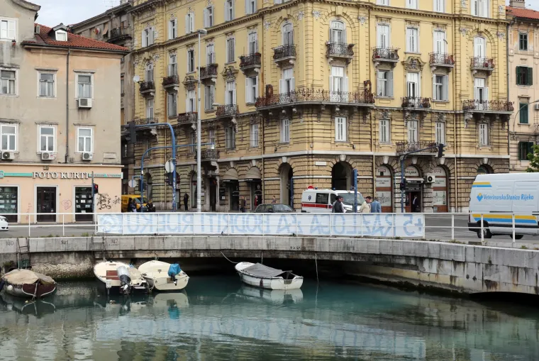 Armada transparentima slavi bodovnu prednost Rijeke nad Dinamom