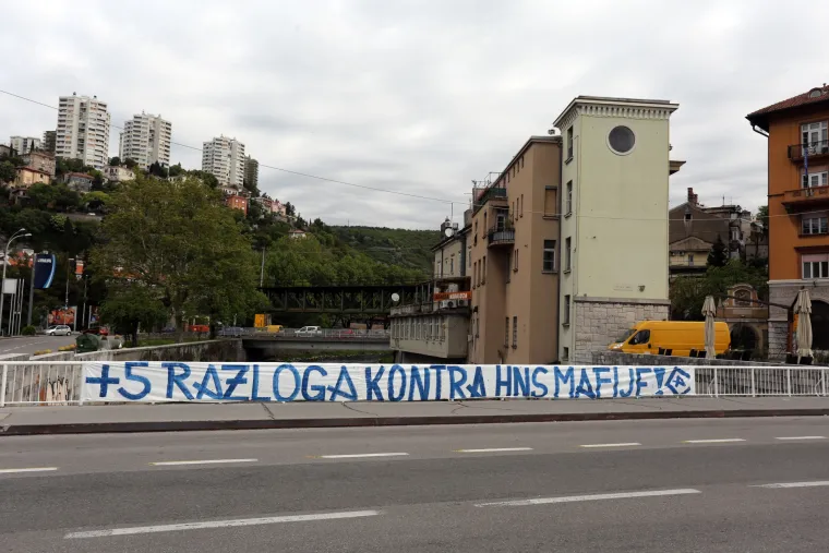 Armada transparentima slavi bodovnu prednost Rijeke nad Dinamom