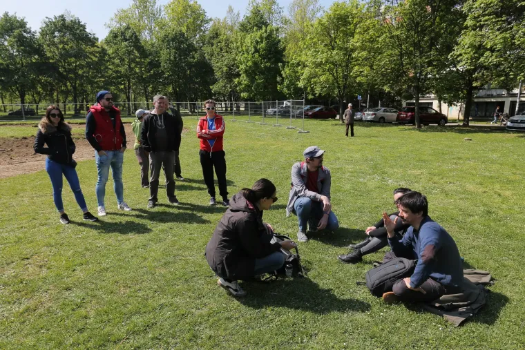 U parku Savica građani se okupljaju kako bi spriječili radove uređenja parka