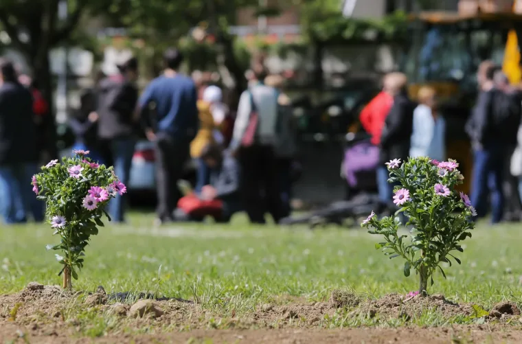 U parku Savica građani se okupljaju kako bi spriječili radove uređenja parka