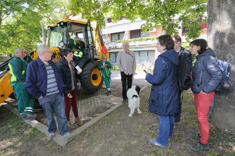 U parku Savica građani se okupljaju kako bi spriječili radove uređenja parka