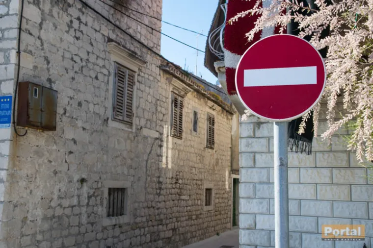 Radi se o šahtovima za vodovod, kanalizaciju, telefone i oborinsku odvodnju