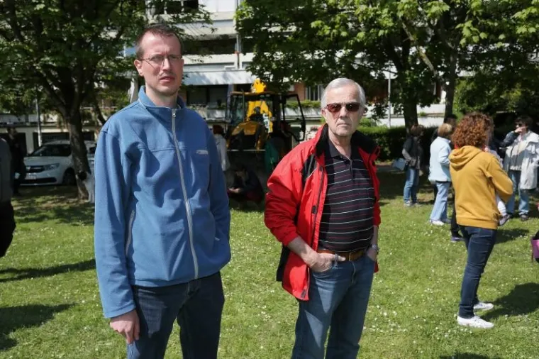 Građani u parku na Savici.