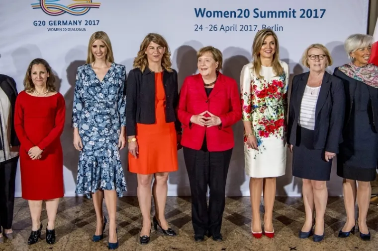 Na tzv. ženskom summitu u sklopu njemačkog predsjedavanja skupinom G20, sudjeluje preko 100 sudionica, među kojima su Angela Merkel, Ivanka Trump, predsjednica MMF-a Christine Lagard, nizozemska kraljica Maxima i mnoge druge utjecajne žene.