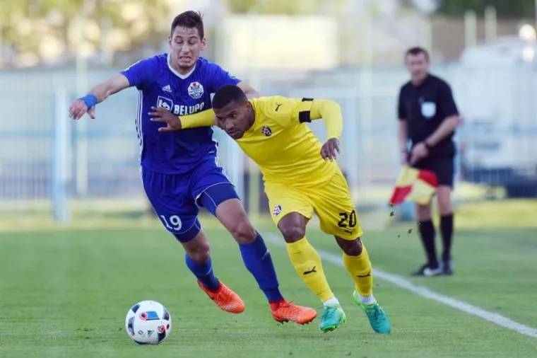 Slaven Belupo pobijedio je Dinamo s 2:1 u 30. kolu 1. HNL. Golove za domaćina postigli su Heber (43.) i Bogojević (90+2), dok je za Dinamo zabio Moro (78.). Dinamo se ovim porazom vjerojatno oprostio od naslova prvaka.