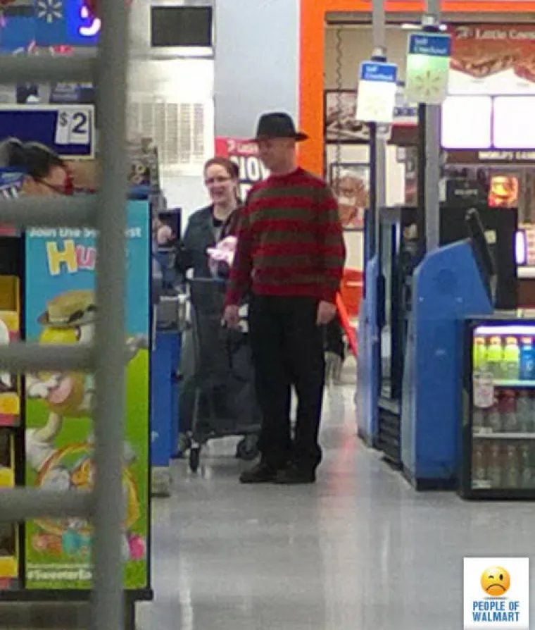 Walmart je jedan od najvećih američkih dućana, s trgovinama diljem cijele Amerike, no najpoznatiji je vjerojatno po ljudima koji tamo zalaze. Među njima se mogu naći najbizarnije spodobe viđene na svijetu, a neke od njih okupljene su u nastavku.