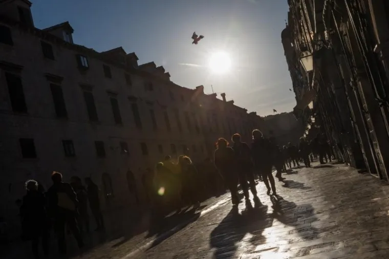 KASNO POSLIJEPODNE U DUBROVNIKU: Pogledajte bajkoviti prizor Straduna okupanog Suncem