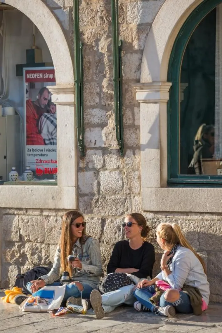 KASNO POSLIJEPODNE U DUBROVNIKU: Pogledajte bajkoviti prizor Straduna okupanog Suncem