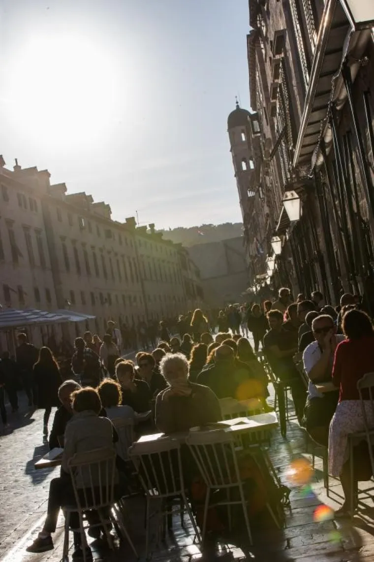 KASNO POSLIJEPODNE U DUBROVNIKU: Pogledajte bajkoviti prizor Straduna okupanog Suncem