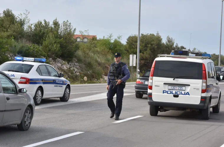 Brodarica: duge cijevi na ulicama