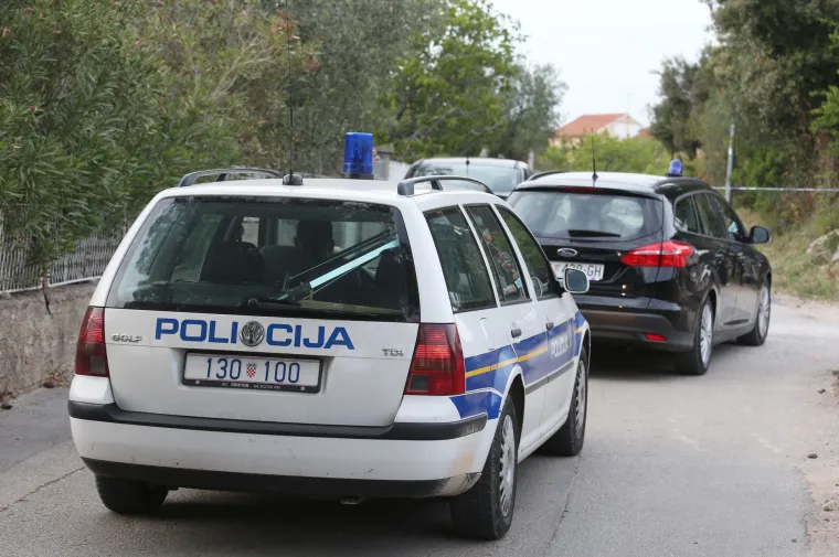 Brodarica: duge cijevi na ulicama