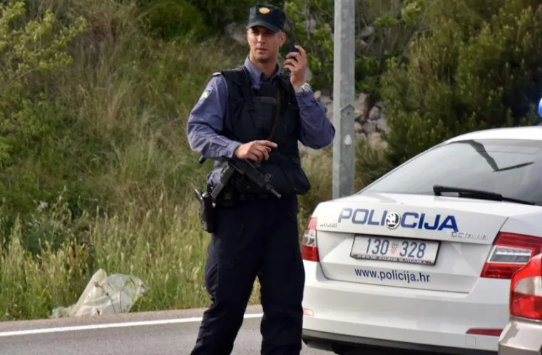 DUGE CIJEVI NA ULICAMA: Troje ubijenih u &Scaron;ibeniku, policija objavila tjeralicu