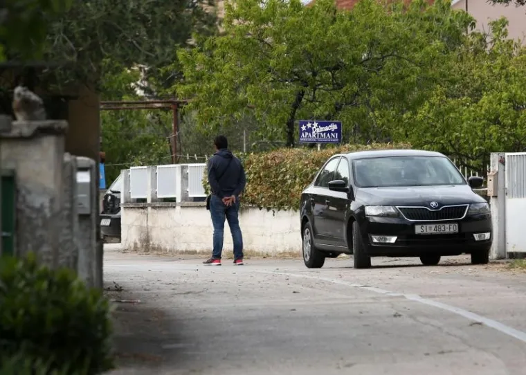 DUGE CIJEVI NA ULICAMA: Troje ubijenih u &Scaron;ibeniku, policija objavila tjeralicu