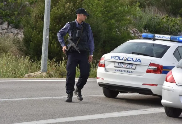 DUGE CIJEVI NA ULICAMA: Troje ubijenih u &Scaron;ibeniku, policija objavila tjeralicu