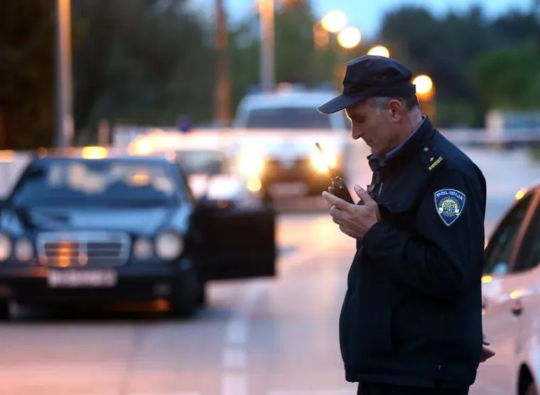 DUGE CIJEVI NA ULICAMA: Troje ubijenih u &Scaron;ibeniku, policija objavila tjeralicu
