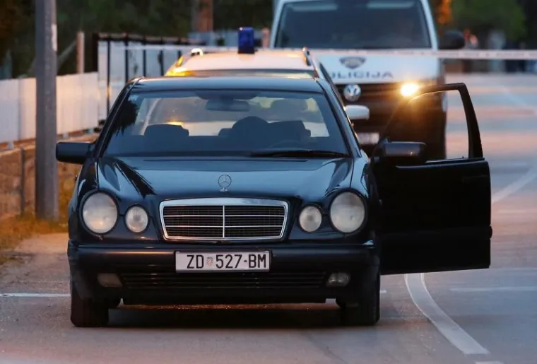 DUGE CIJEVI NA ULICAMA: Troje ubijenih u &Scaron;ibeniku, policija objavila tjeralicu