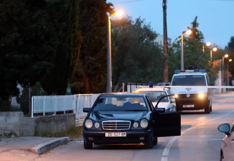 DUGE CIJEVI NA ULICAMA: Troje ubijenih u &Scaron;ibeniku, policija objavila tjeralicu