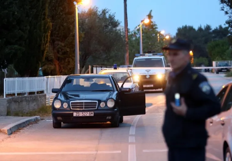 DUGE CIJEVI NA ULICAMA: Troje ubijenih u &Scaron;ibeniku, policija objavila tjeralicu
