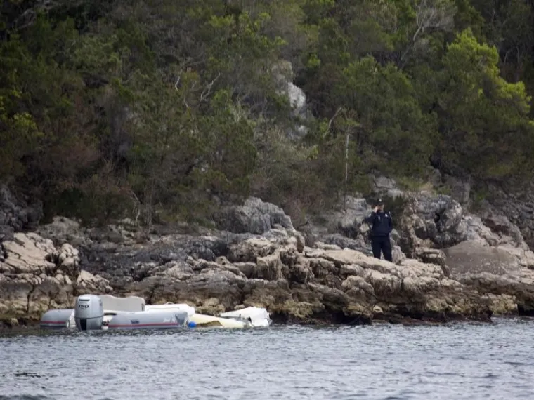 7-metarski gumeni čamac koji je sudjelovao u teškoj prometnoj nesreći.