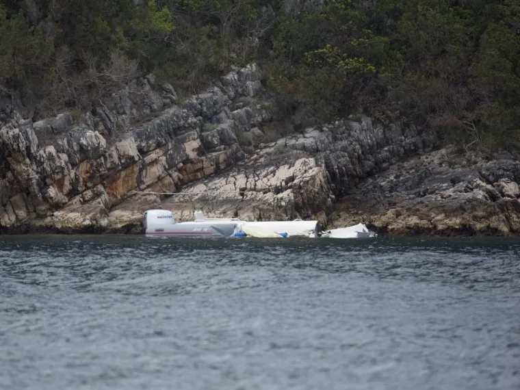Pet se osoba smatra nestalima i za njima se traga.