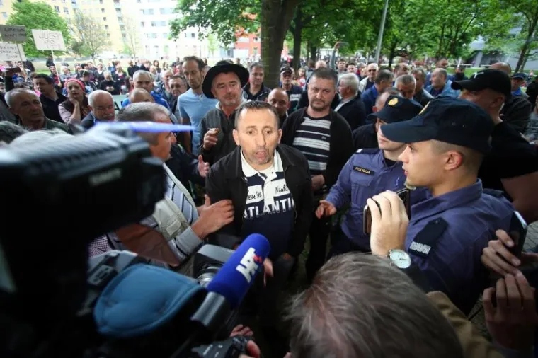 NAPETO NA SAVICI: Protivnike i zagovornike Bandićevog parka razdvojila interventna policija