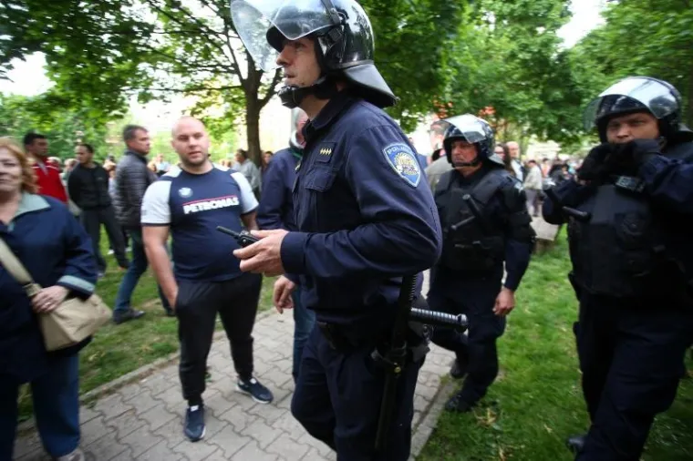 NAPETO NA SAVICI: Protivnike i zagovornike Bandićevog parka razdvojila interventna policija