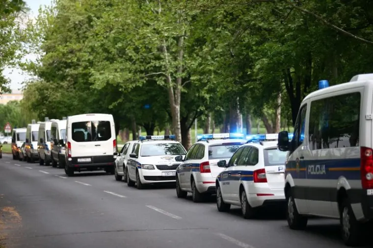 NAPETO NA SAVICI: Protivnike i zagovornike Bandićevog parka razdvojila interventna policija