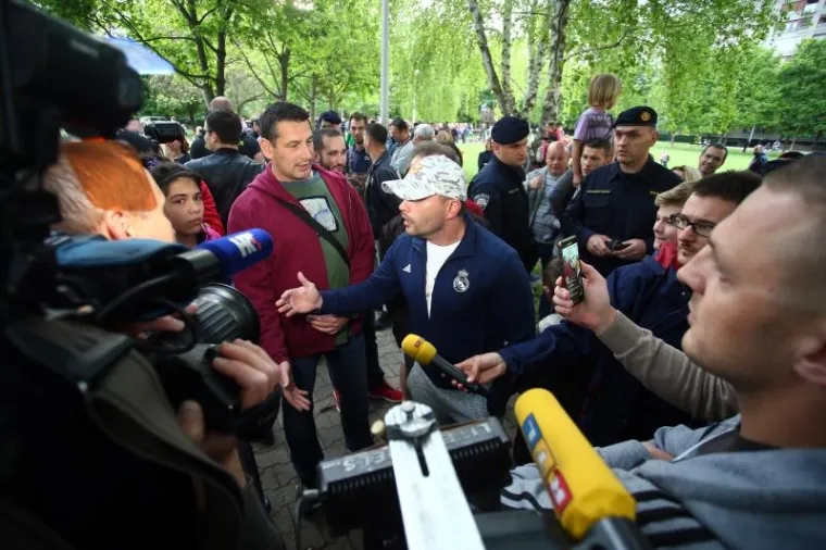 NAPETO NA SAVICI: Protivnike i zagovornike Bandićevog parka razdvojila interventna policija