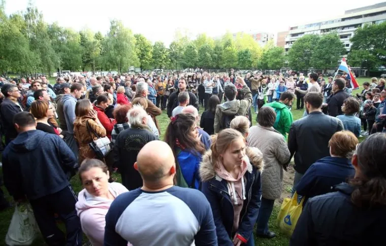 NAPETO NA SAVICI: Protivnike i zagovornike Bandićevog parka razdvojila interventna policija