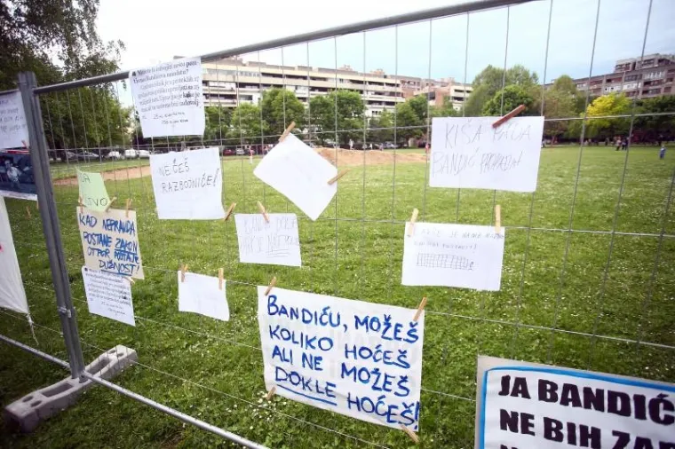 NAPETO NA SAVICI: Protivnike i zagovornike Bandićevog parka razdvojila interventna policija