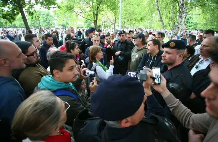 NAPETO NA SAVICI: Protivnike i zagovornike Bandićevog parka razdvojila interventna policija