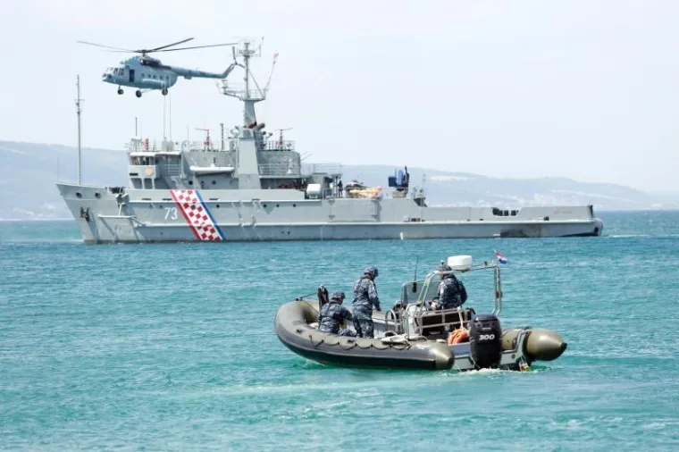 SPEKTAKL U SPLITU: Pokazna vojna vježba hrvatske vojske, zrakoplovstva i mornarice