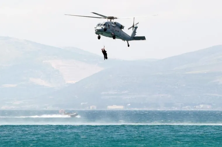 SPEKTAKL U SPLITU: Pokazna vojna vježba hrvatske vojske, zrakoplovstva i mornarice