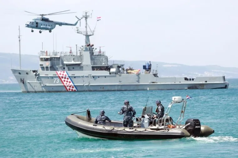 SPEKTAKL U SPLITU: Pokazna vojna vježba hrvatske vojske, zrakoplovstva i mornarice