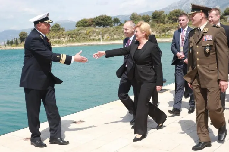 SPEKTAKL U SPLITU: Pokazna vojna vježba hrvatske vojske, zrakoplovstva i mornarice