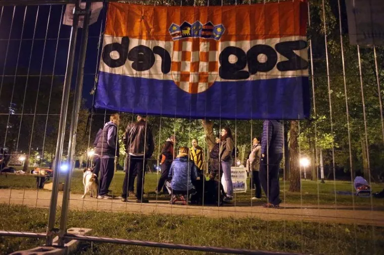 Stanovnici Savice probdjeli noć kako bi zaustavili radove na parku kojeg ne žele