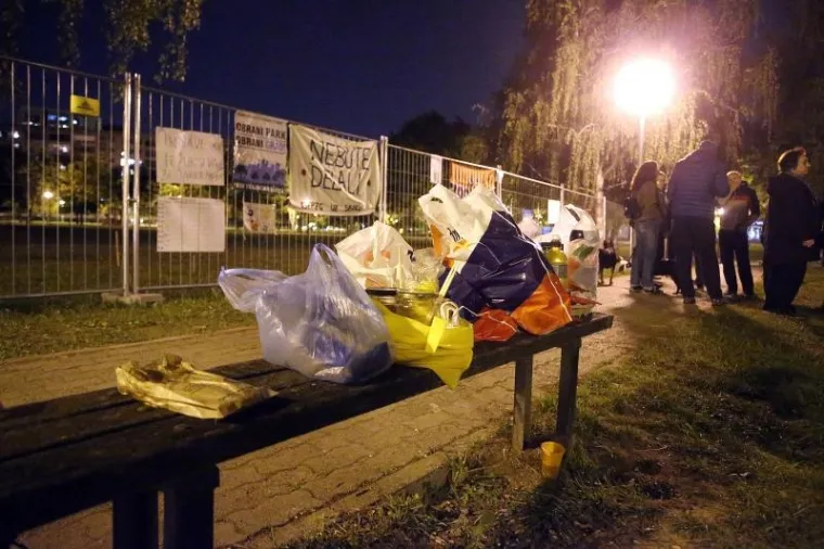 Stanovnici Savice probdjeli noć kako bi zaustavili radove na parku kojeg ne žele