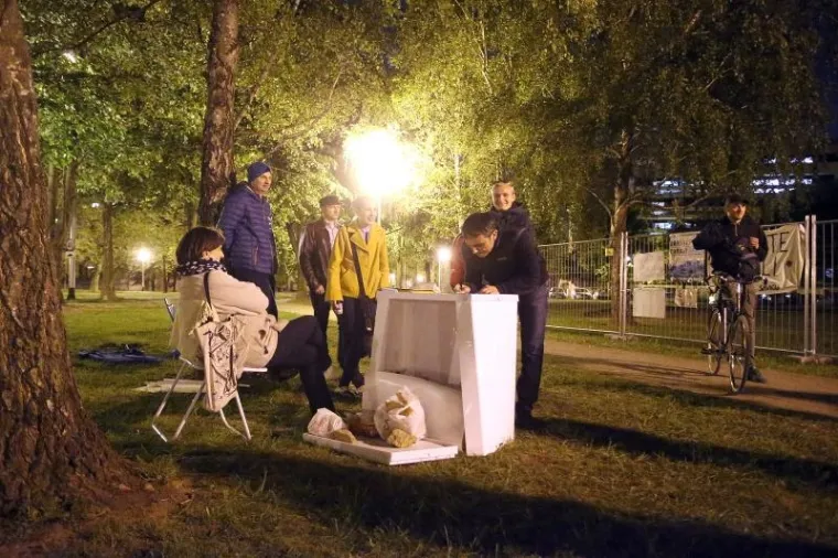 Stanovnici Savice probdjeli noć kako bi zaustavili radove na parku kojeg ne žele