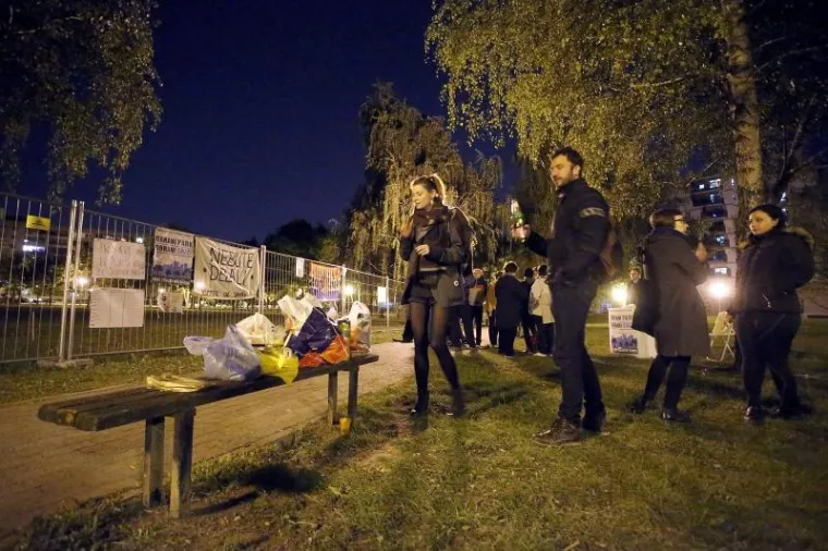 Stanovnici Savice probdjeli noć kako bi zaustavili radove na parku kojeg ne žele