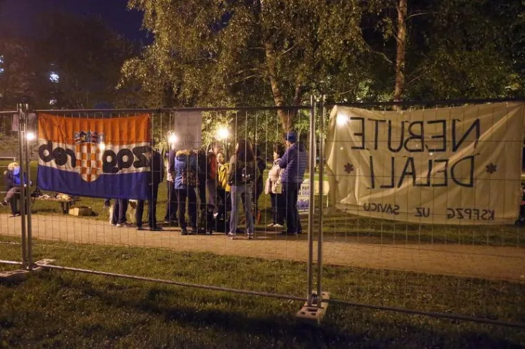 Stanovnici Savice probdjeli noć kako bi zaustavili radove na parku kojeg ne žele