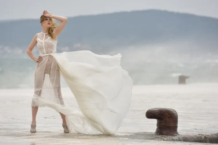 More 'okupalo' manekenku tijekom snimanja na zadarskoj rivi