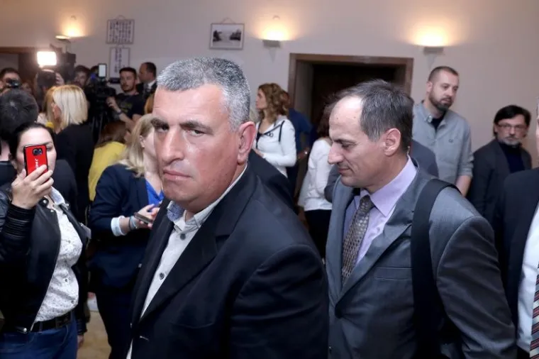 STIGLA REAKCIJA MOSTA: Petrov dao izjavu za medije, iza njega stajala tri ministra koje Plenković želi van iz Vlade