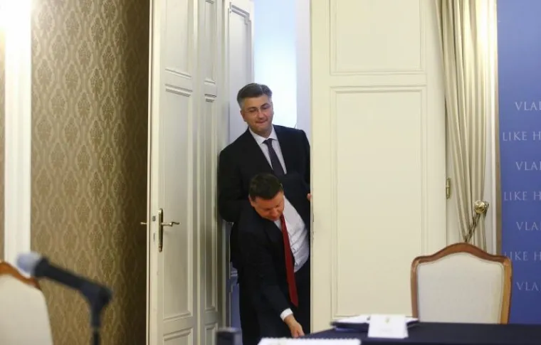 Premijer Andrej Plenković održao je konferenciju za novinare nakon &scaron;to je na sjednici Vlade donio odluku o razrje&scaron;enju trojice ministara iz redova Mosta.