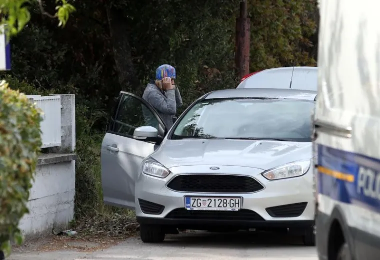 POLICIJSKA OPSADA KOD ŠIBENIKA: Nastavljen očevid na mjestu trostrukog ubojstva