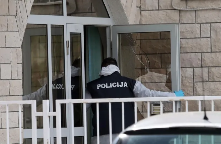 POLICIJSKA OPSADA KOD ŠIBENIKA: Nastavljen očevid na mjestu trostrukog ubojstva