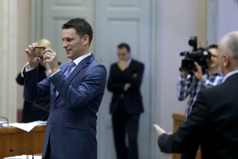 Veseli MOST-ovci naslikavaju se u sabornici