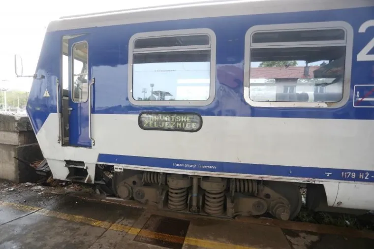 ŽELJEZNIČKA NESREĆA U ZAGREBU: Putnički vlak se bez kočenja na Glavnom kolodvoru zabio u betonski blok