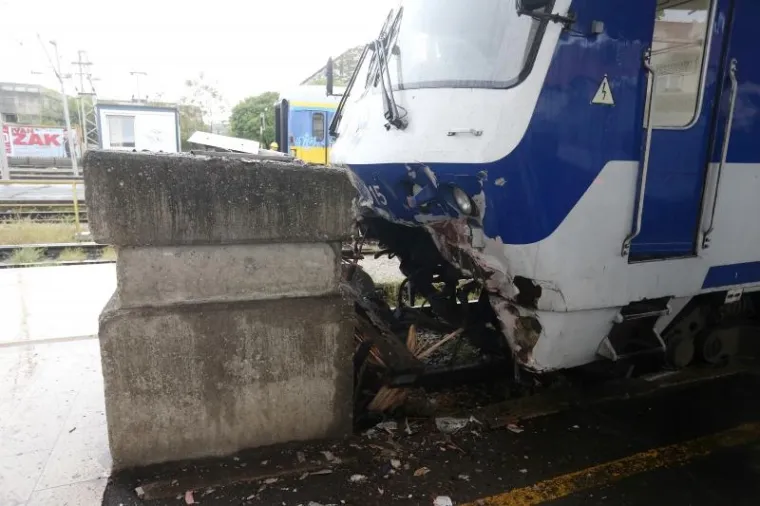 ŽELJEZNIČKA NESREĆA U ZAGREBU: Putnički vlak se bez kočenja na Glavnom kolodvoru zabio u betonski blok
