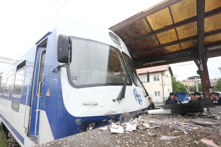 ŽELJEZNIČKA NESREĆA U ZAGREBU: Putnički vlak se bez kočenja na Glavnom kolodvoru zabio u betonski blok
