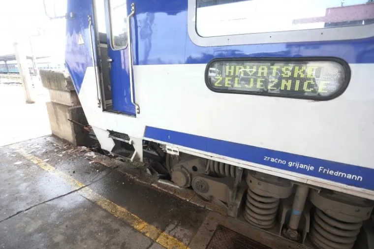 ŽELJEZNIČKA NESREĆA U ZAGREBU: Putnički vlak se bez kočenja na Glavnom kolodvoru zabio u betonski blok